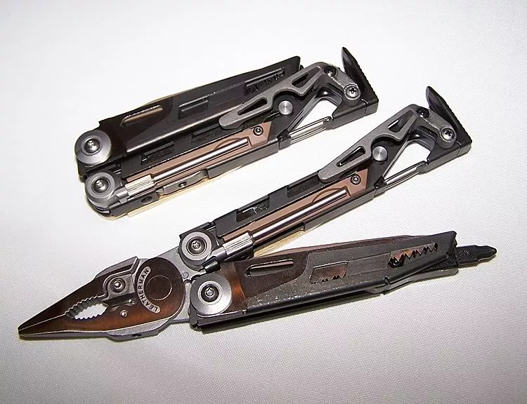 Мультитул Leatherman Mut EOD коричневый